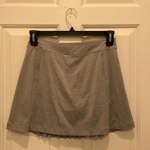 super cute golf/tennis skirt in color grey!